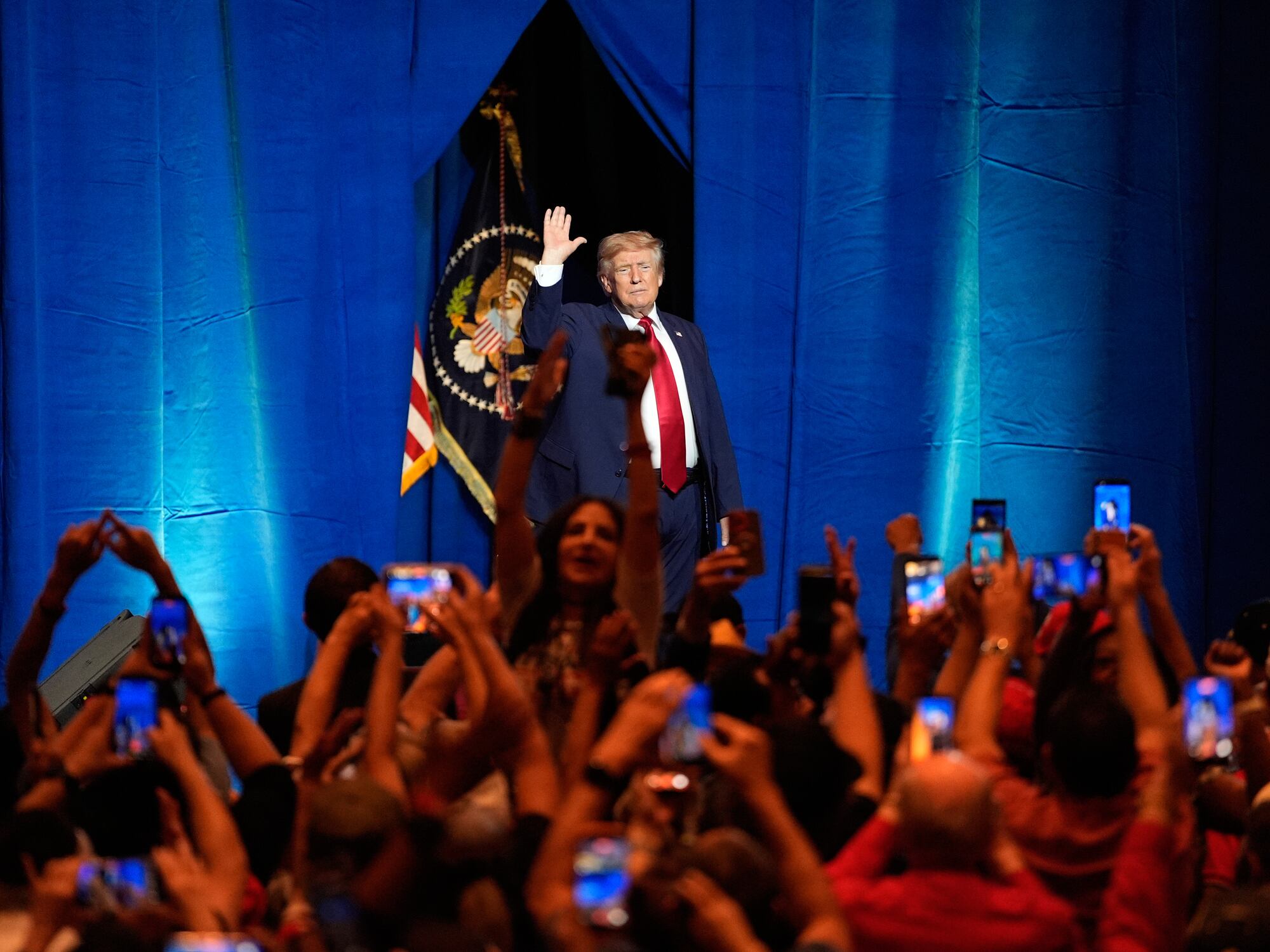 Trump Tours West Coast to Promote Economic Agenda Amid Inflation Concerns