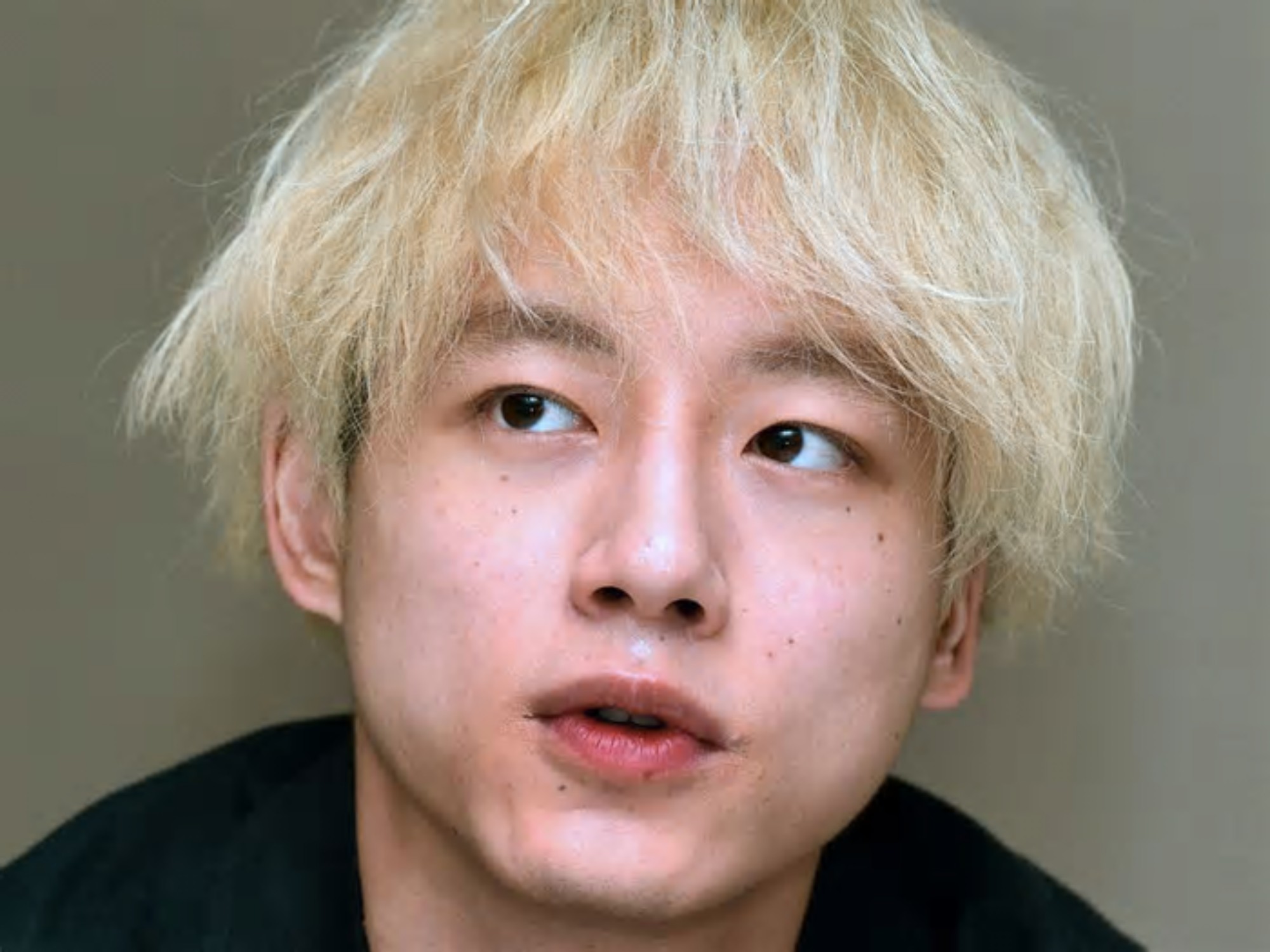 坂口健太郎が海外雑誌表紙とSNSで公開した最新ショットに注目集まる